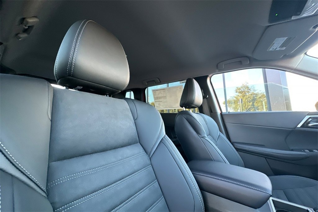 New 2025 Mitsubishi Outlander SE image 17