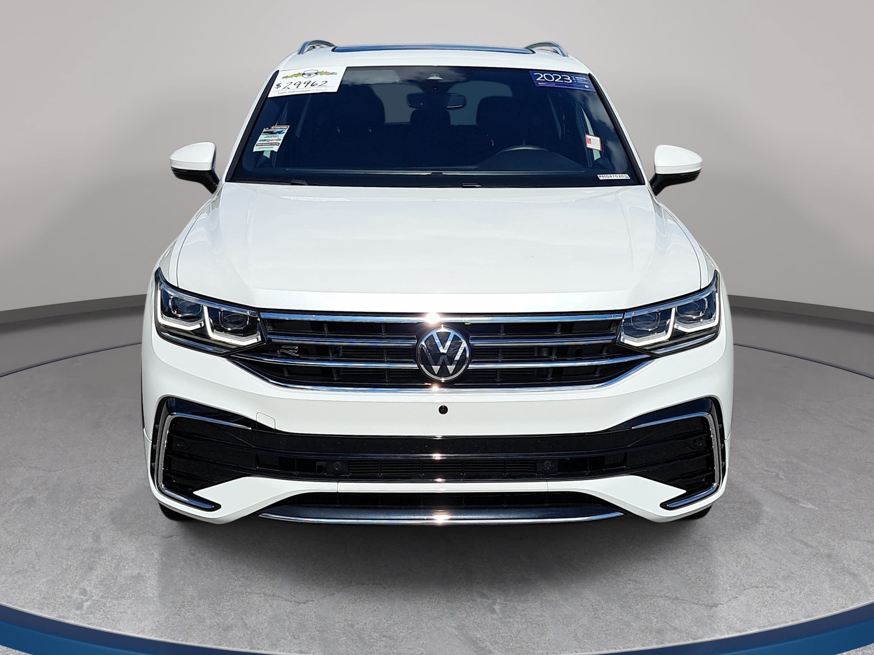 Certified 2023 Volkswagen Tiguan SEL R-Line AWD/4WD image 2