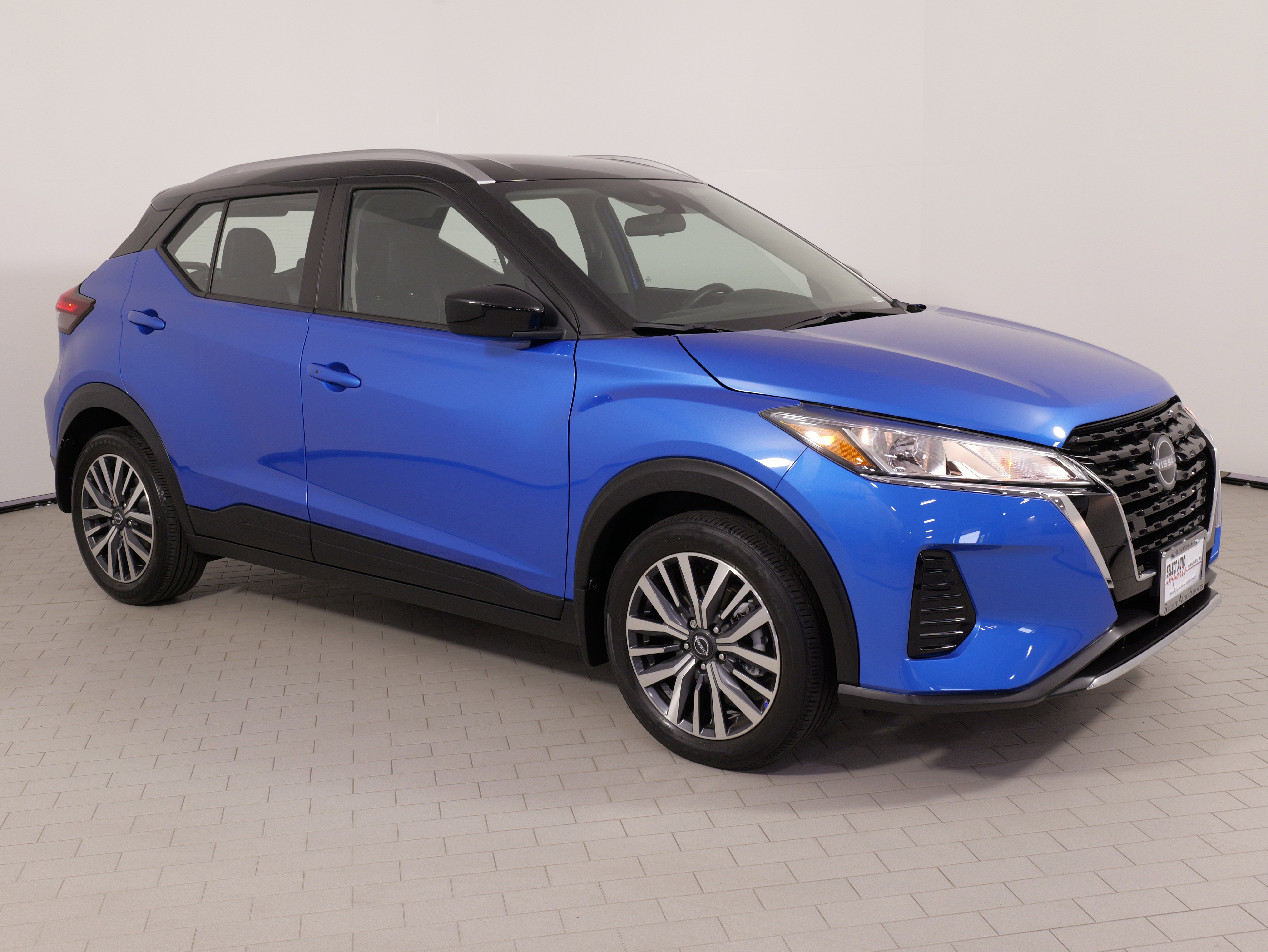 Used 2023 Nissan Kicks SV FWD image 7