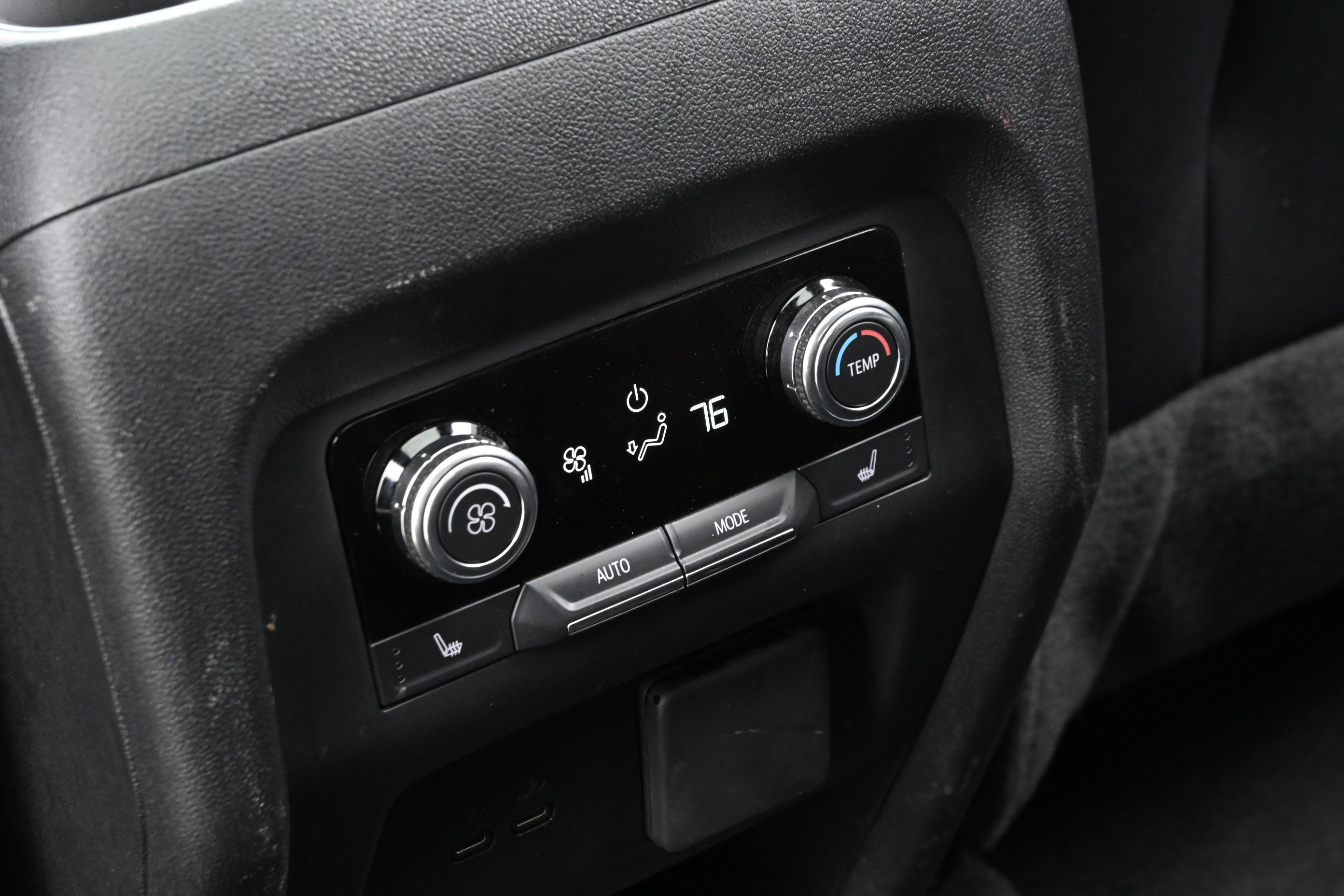 Used 2024 GMC Acadia AT4 w/ Luxury Package image 29