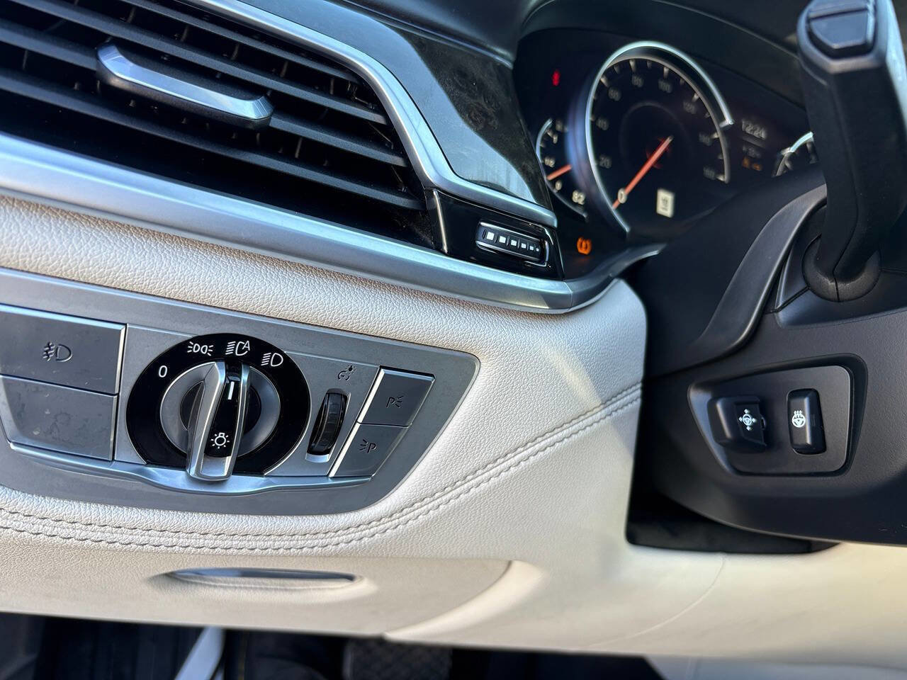 Used 2018 BMW 750i xDrive AWD/4WD image 18