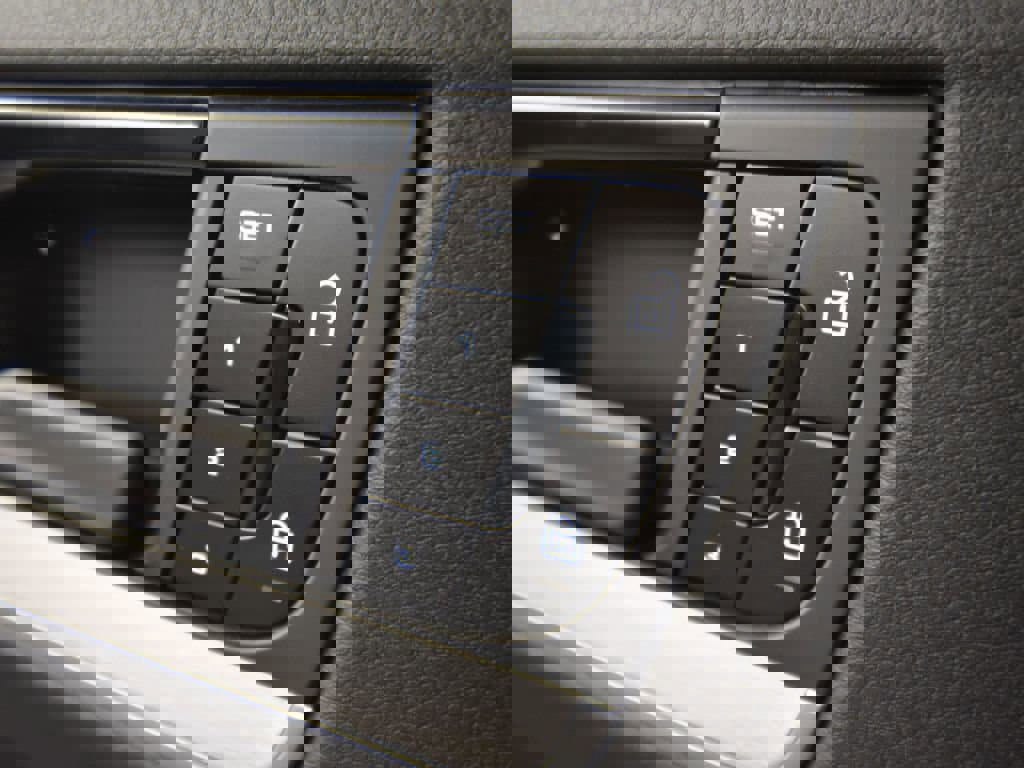 Used 2025 Porsche Cayenne image 24