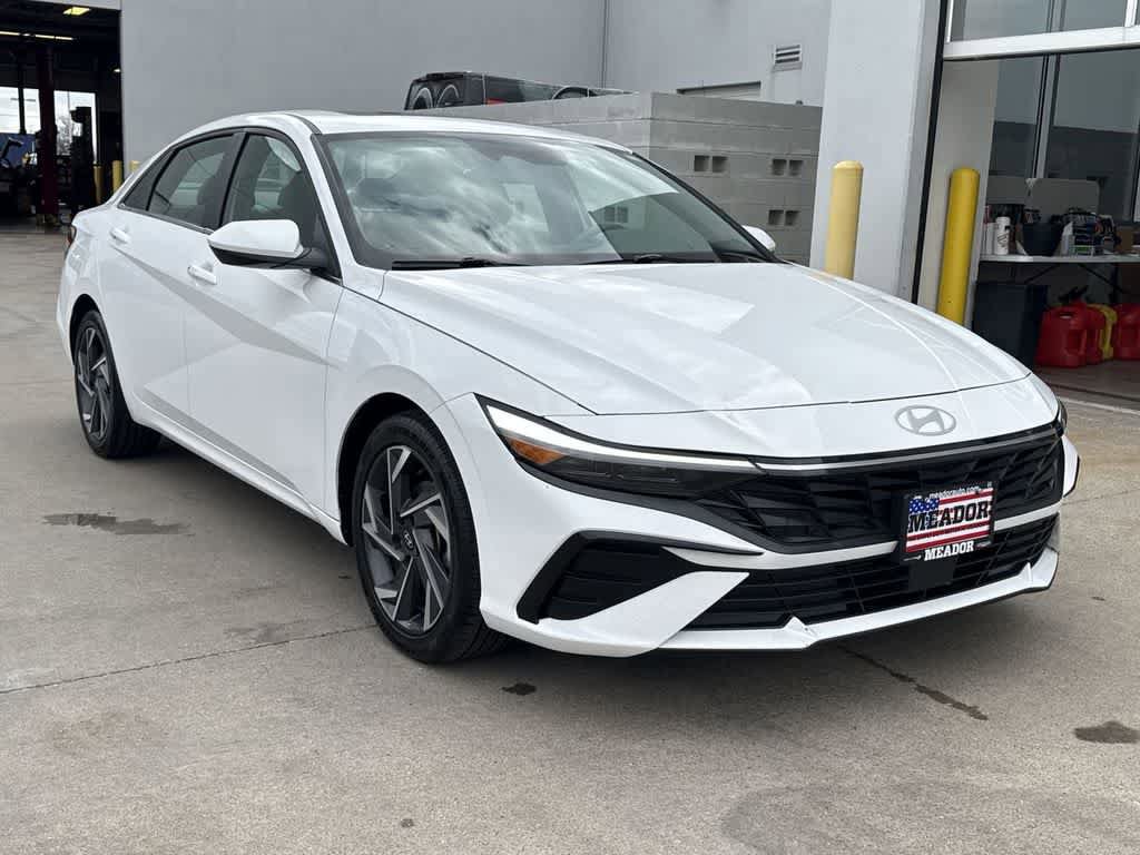 Used 2025 Hyundai Elantra SEL FWD image 6