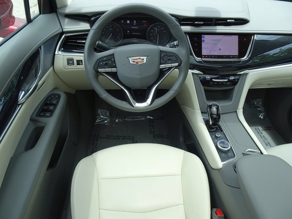 Used 2024 Cadillac XT6 Premium Luxury w/ Technology Package AWD/4WD image 15