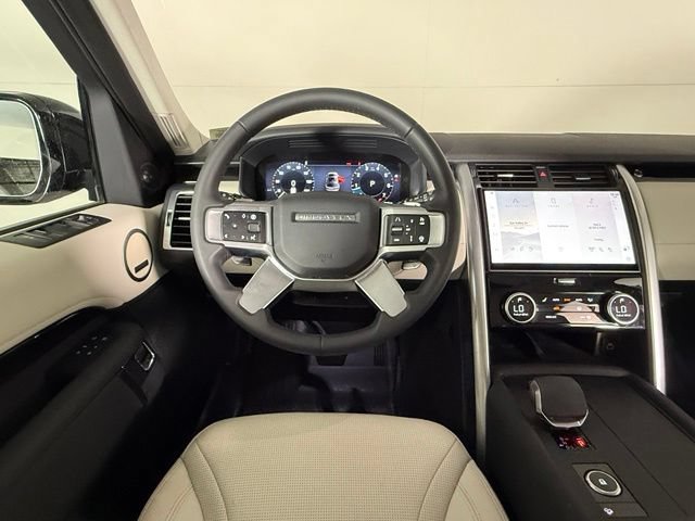 Certified 2025 Land Rover Discovery S AWD/4WD image 17