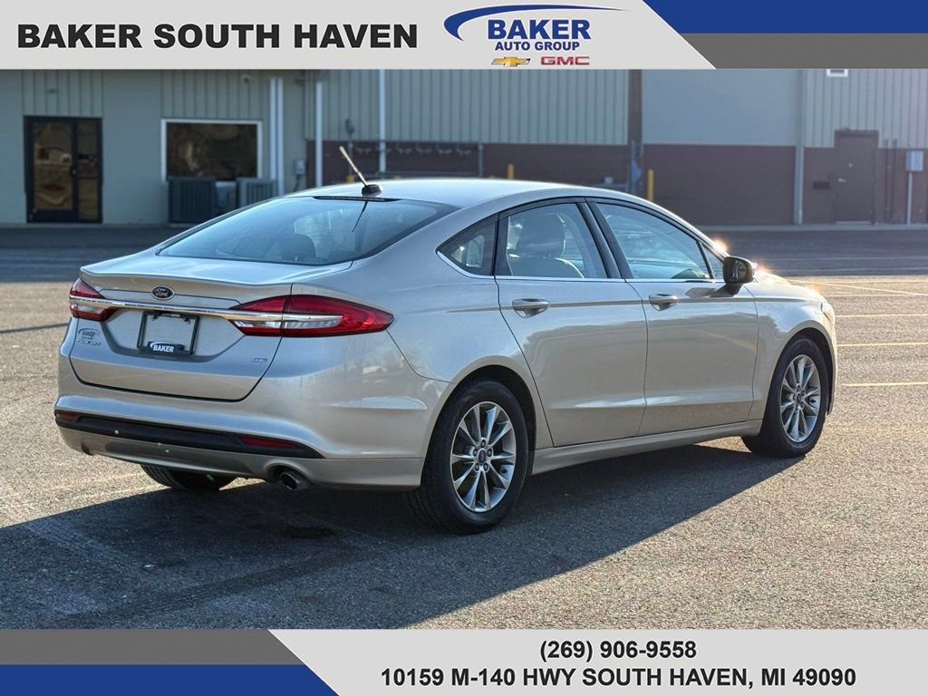 Used 2017 Ford Fusion SE image 5