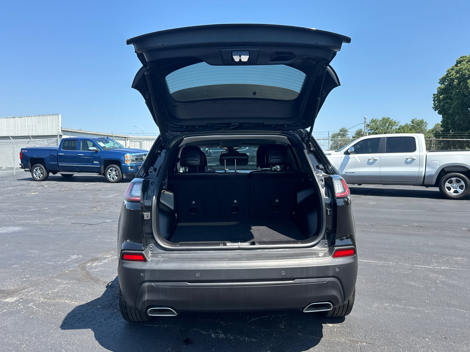 Used 2021 Jeep Cherokee Latitude Lux w/ Comfort/Convenience Group FWD image 19