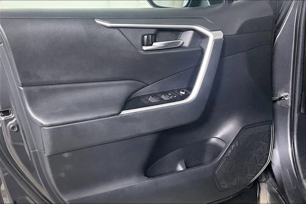 Used 2019 Toyota RAV4 XLE image 23