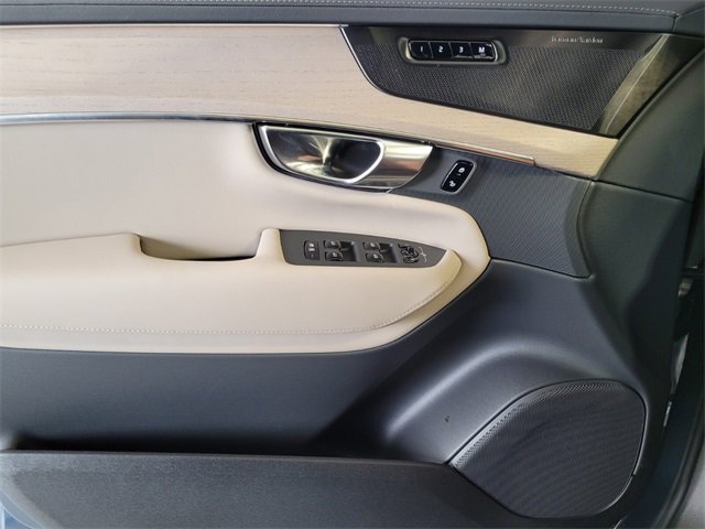 New 2026 Volvo XC90 B6 Plus w/ Protection Package Premier image 34