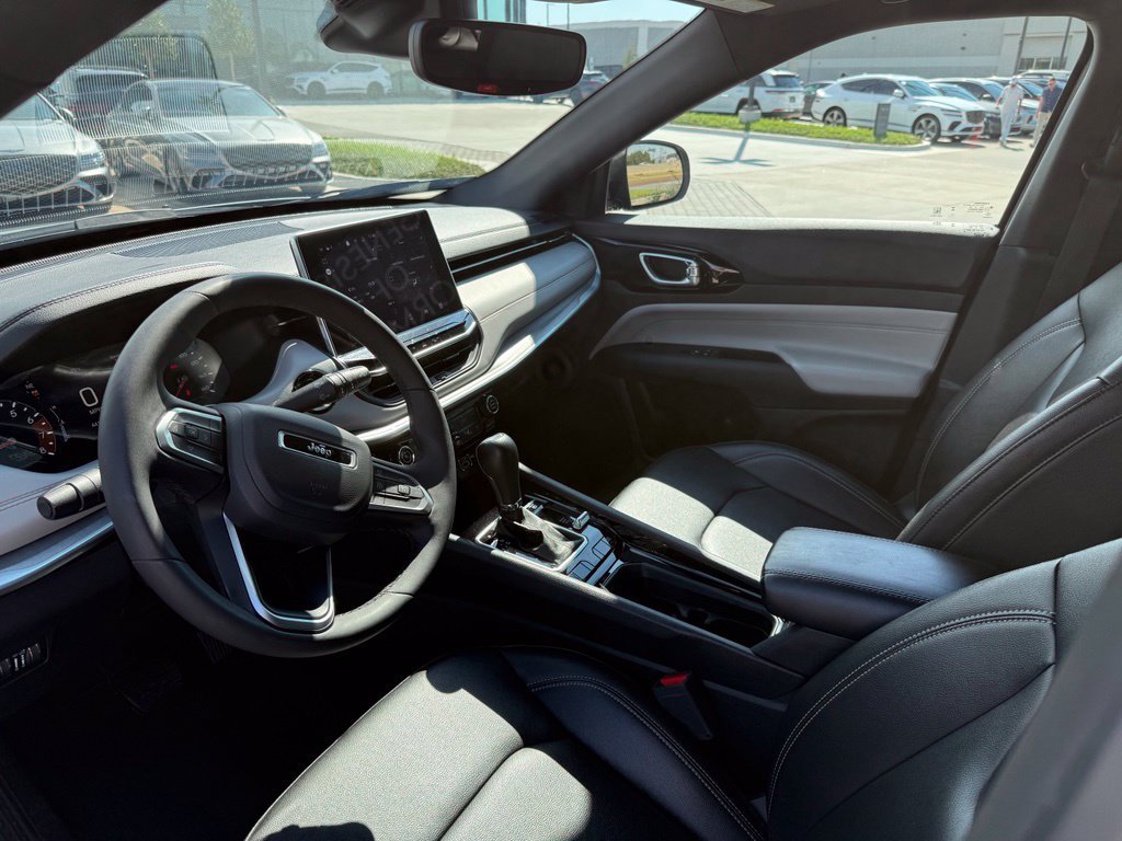 Used 2025 Jeep Compass Limited AWD/4WD image 12