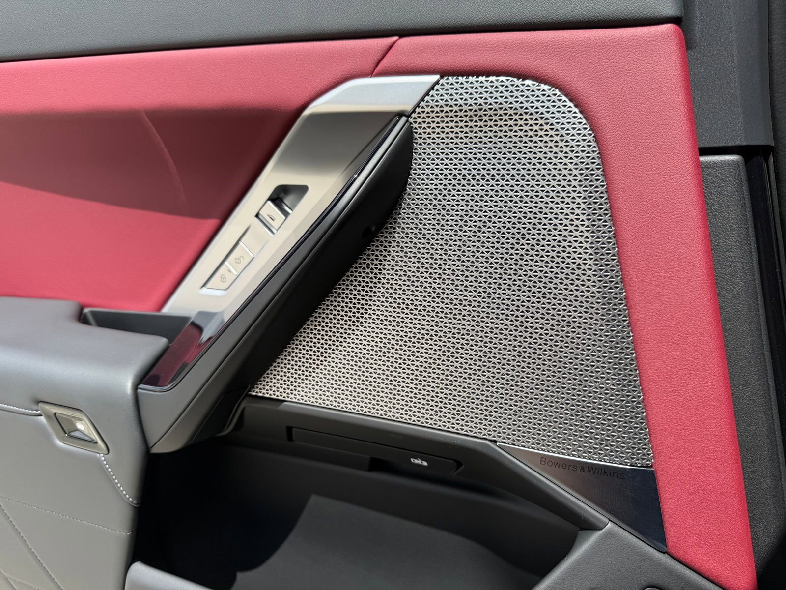 Used 2023 BMW 740i image 31