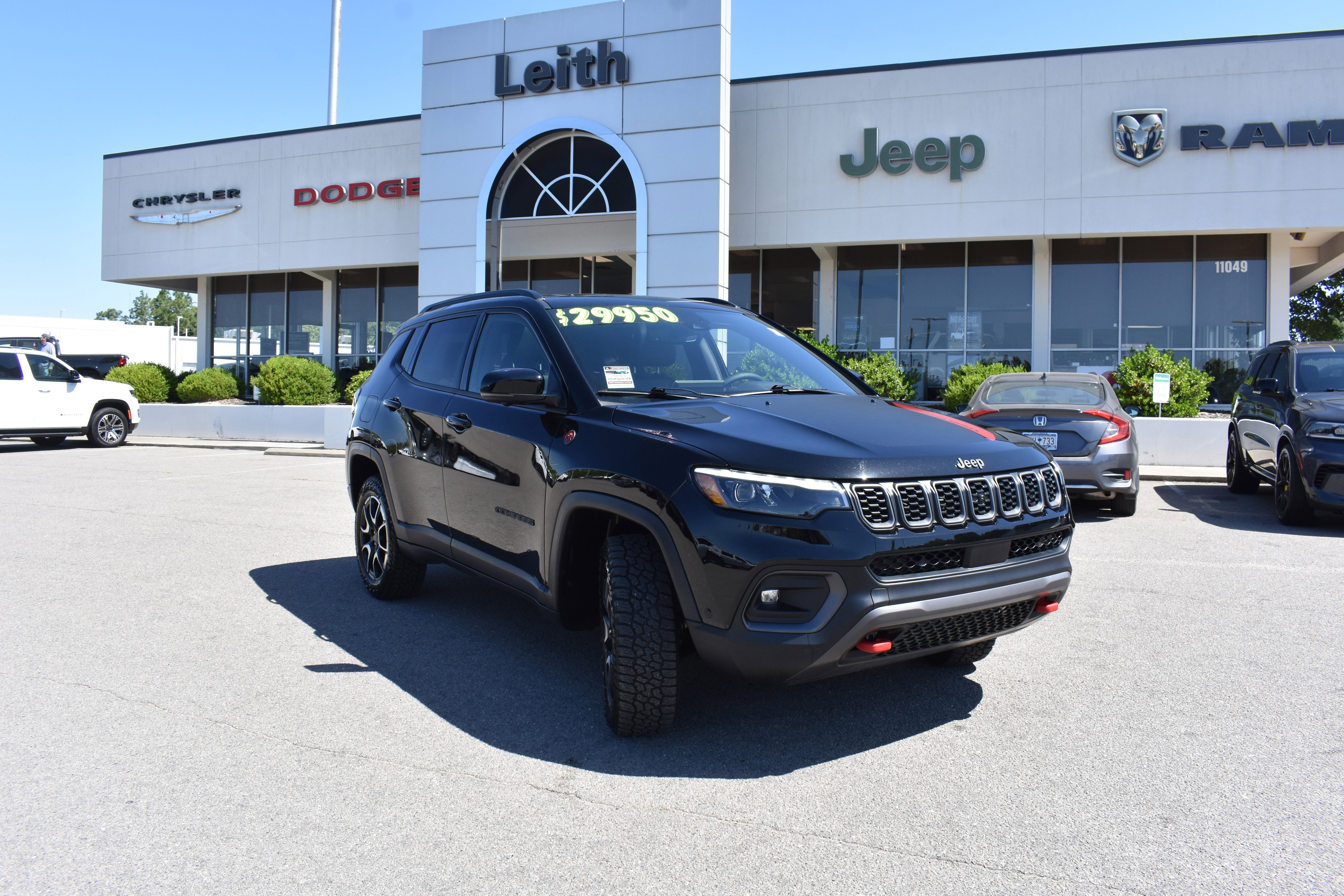 Used 2025 Jeep Compass Trailhawk w/ Trailhawk Elite Group image 1