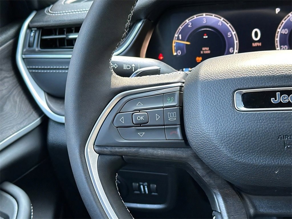 New 2025 Jeep Grand Cherokee Limited w/ Black Appearance Package image 10