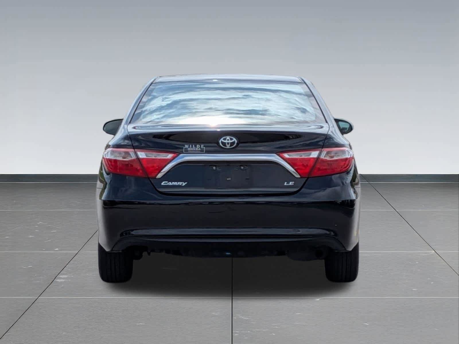Used 2017 Toyota Camry LE FWD image 4