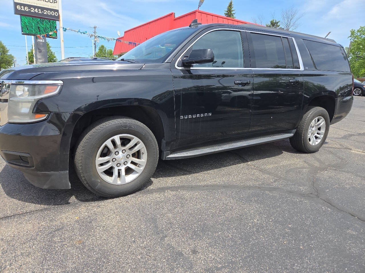 Used 2020 Chevrolet Suburban LT AWD/4WD image 2