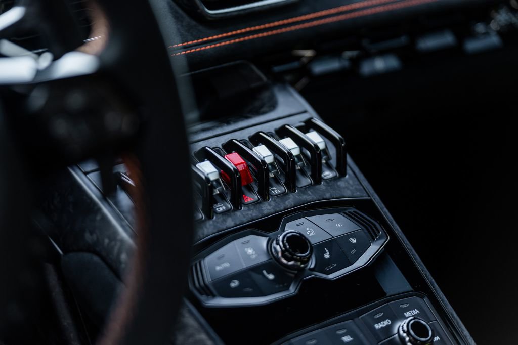 Used 2018 Lamborghini Huracan Performante image 34