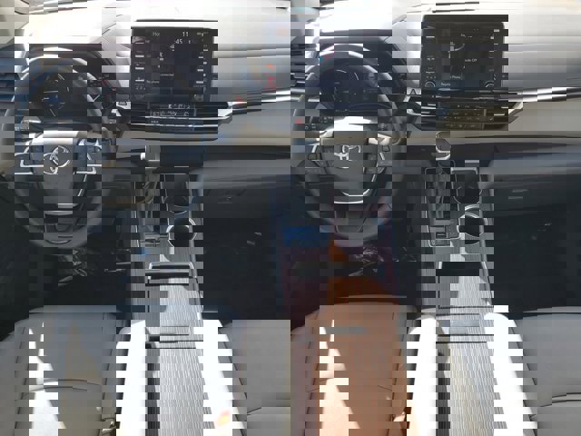 Used 2023 Toyota Sienna XLE image 6