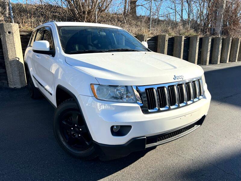 Used 2011 Jeep Grand Cherokee Laredo image 3