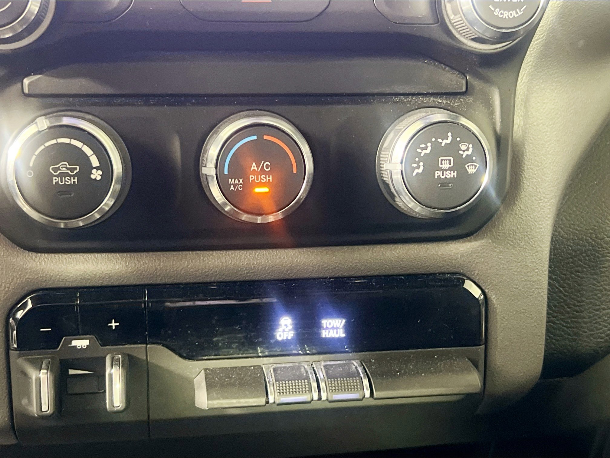 Used 2024 RAM 2500 Big Horn w/ Bed Utility Group image 27