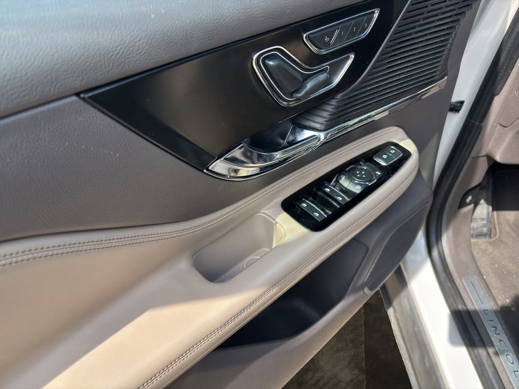 Used 2020 Lincoln Corsair FWD w/ Premium Package image 19