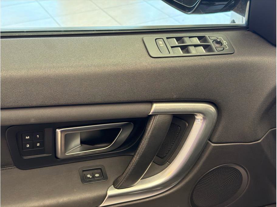Used 2019 Land Rover Discovery Sport HSE AWD/4WD image 11