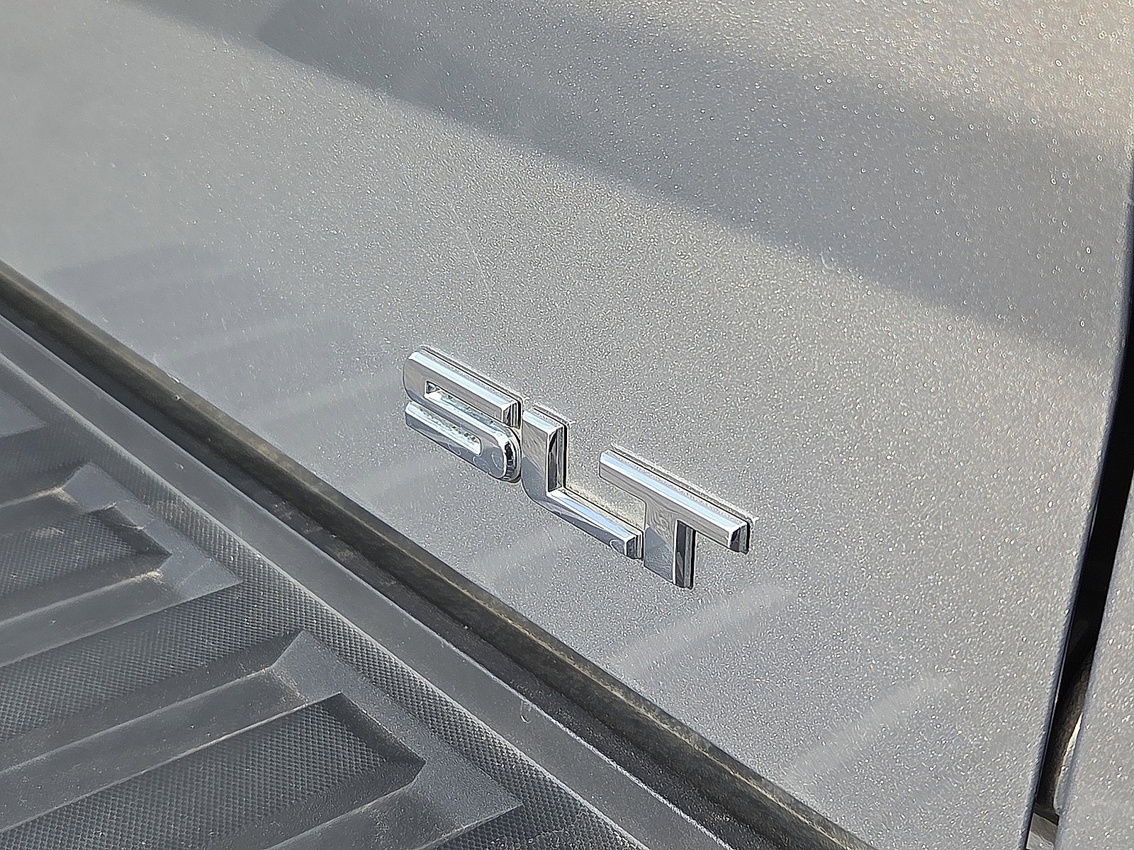 Used 2017 GMC Sierra 1500 SLT w/ SLT Premium Package image 8