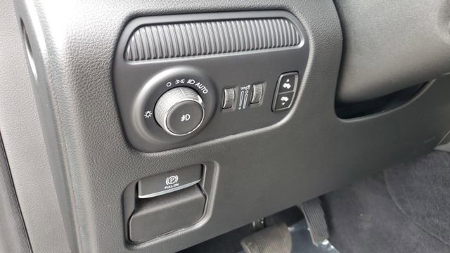 Used 2024 Jeep Wagoneer Series II w/ Convenience Group I AWD/4WD image 13