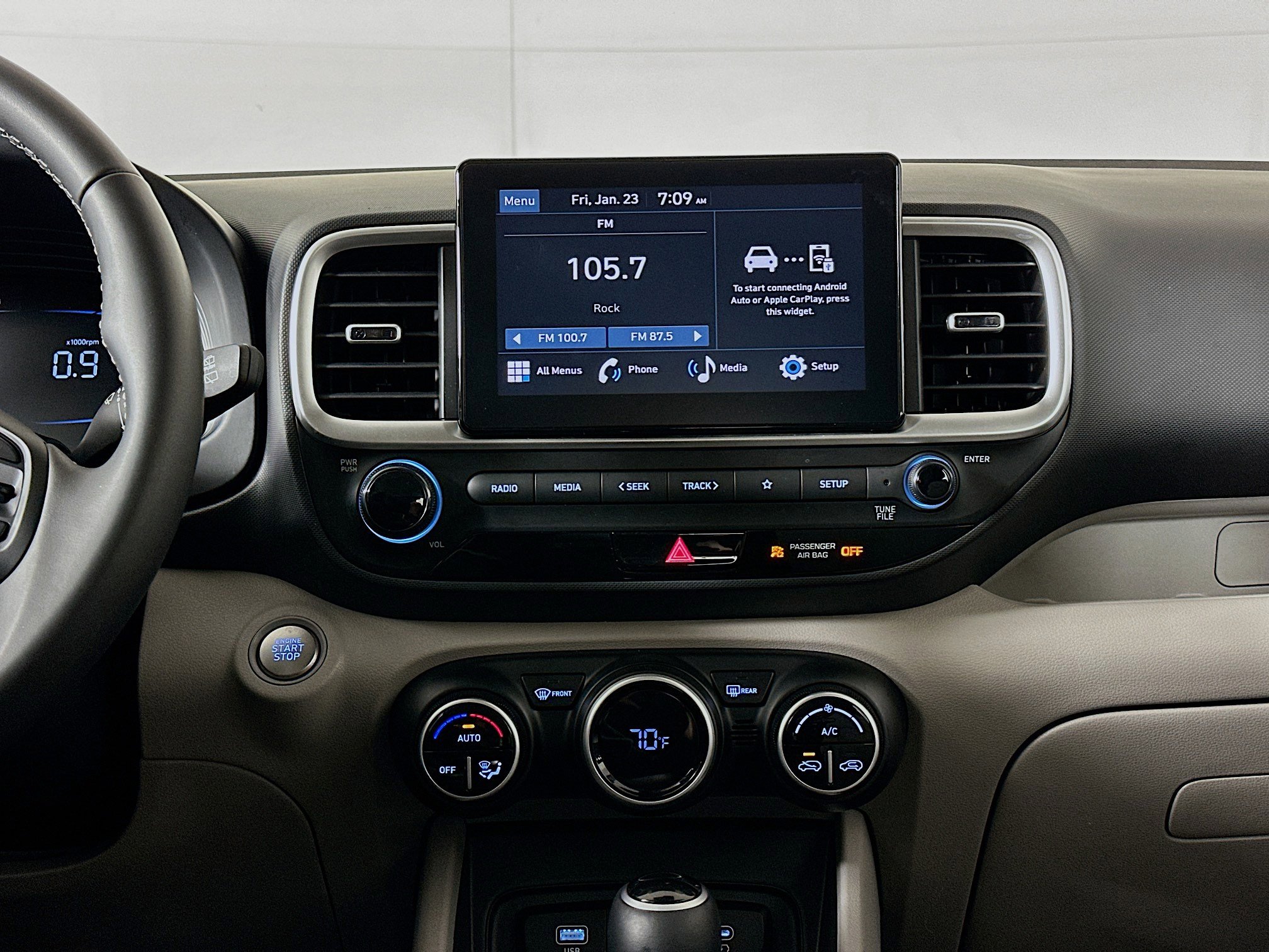 Used 2025 Hyundai Venue SEL image 23