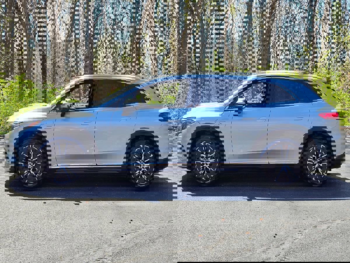 Used 2023 Mercedes-Benz EQS 450+ SUV image 3