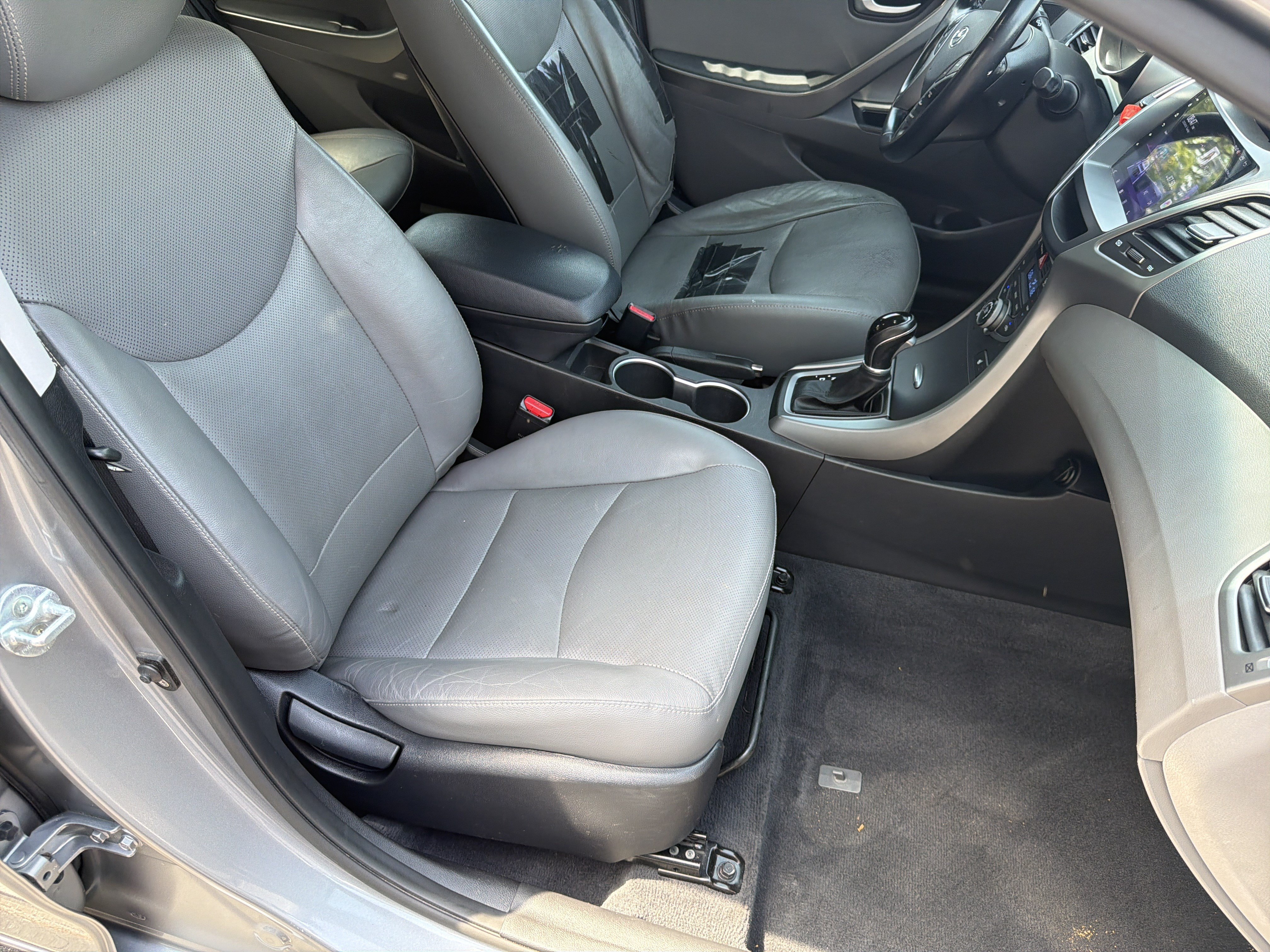 Used 2014 Hyundai Elantra Limited w/ Option Group 03 FWD image 16