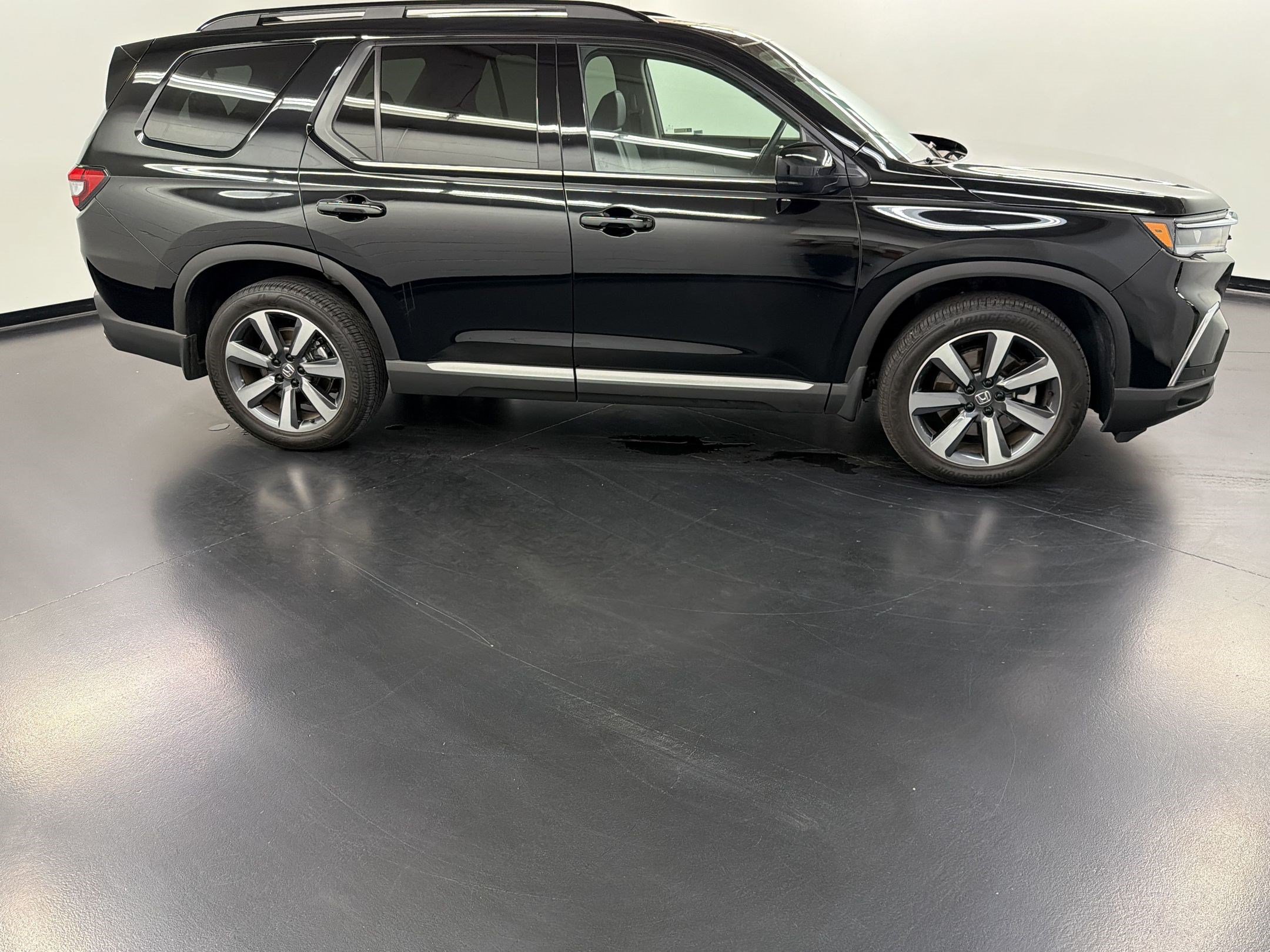 Certified 2025 Honda Pilot Touring image 8