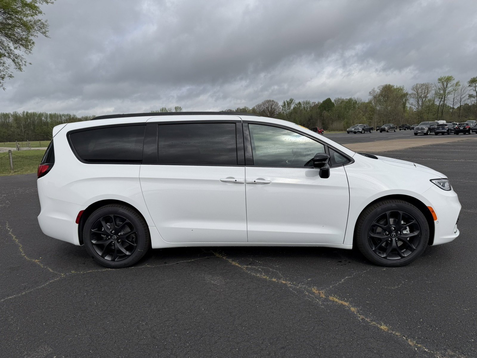 New 2026 Chrysler Pacifica Select FWD image 6