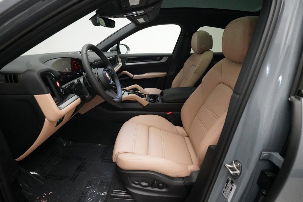 Certified 2026 Porsche Cayenne Coupe image 4