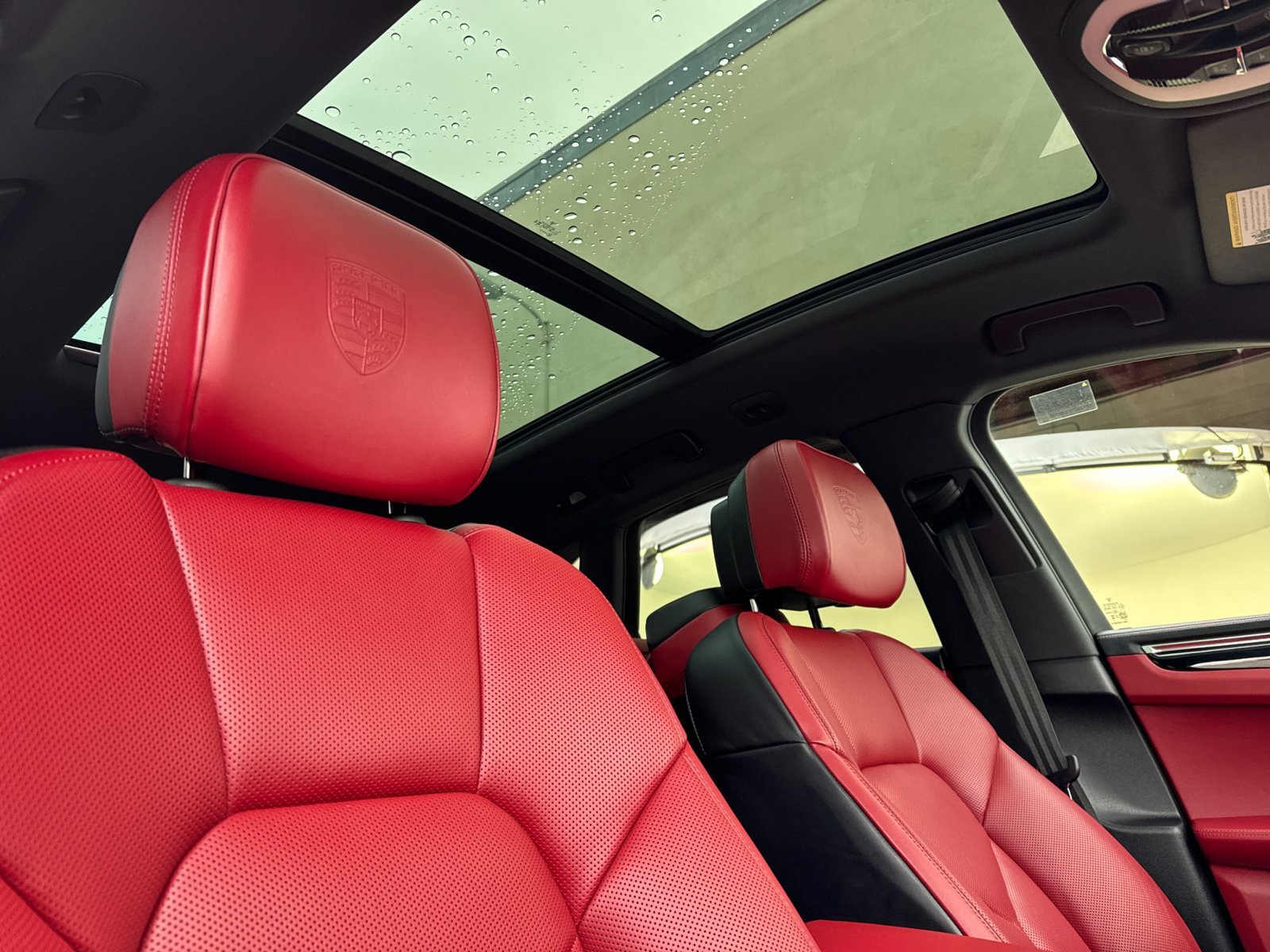 Certified 2025 Porsche Macan AWD/4WD image 19