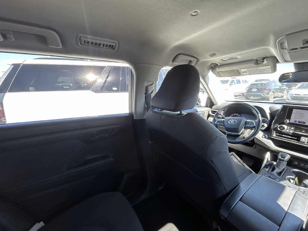 Used 2025 Toyota Highlander LE AWD/4WD image 7