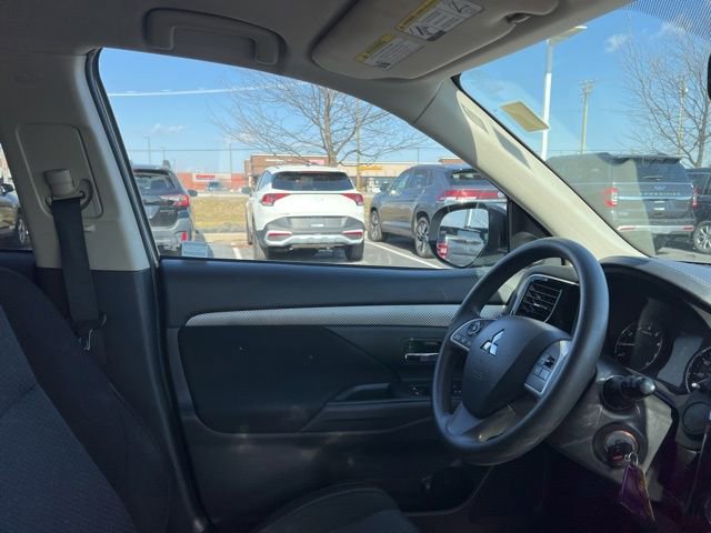 Used 2018 Mitsubishi Outlander AWD image 31