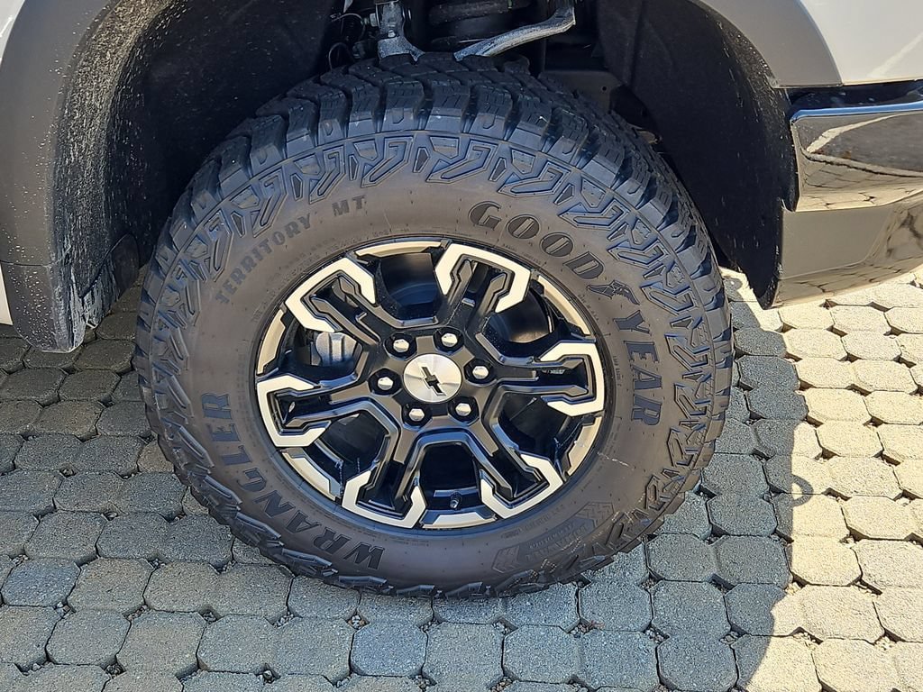 New 2026 Chevrolet Silverado 1500 ZR2 AWD/4WD image 4