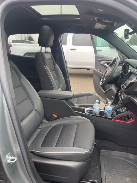 Used 2023 Chevrolet TrailBlazer RS w/ Sun and Liftgate Package image 3