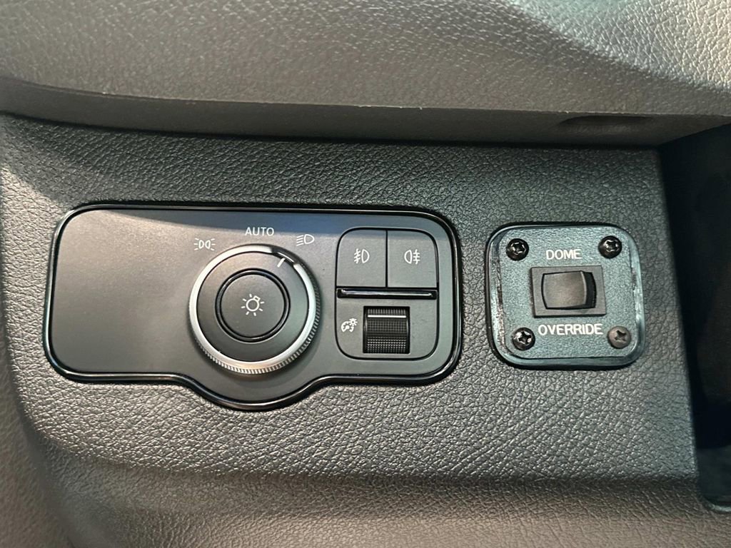 Used 2025 Mercedes-Benz Sprinter 3500 image 22