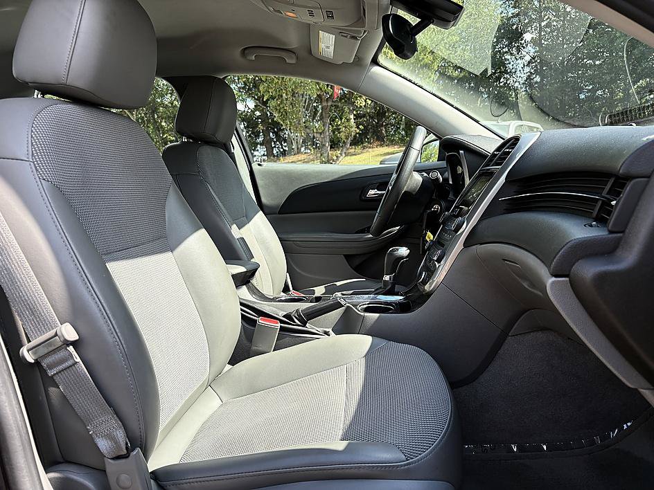 Used 2015 Chevrolet Malibu LT w/ Power Convenience Package FWD image 13