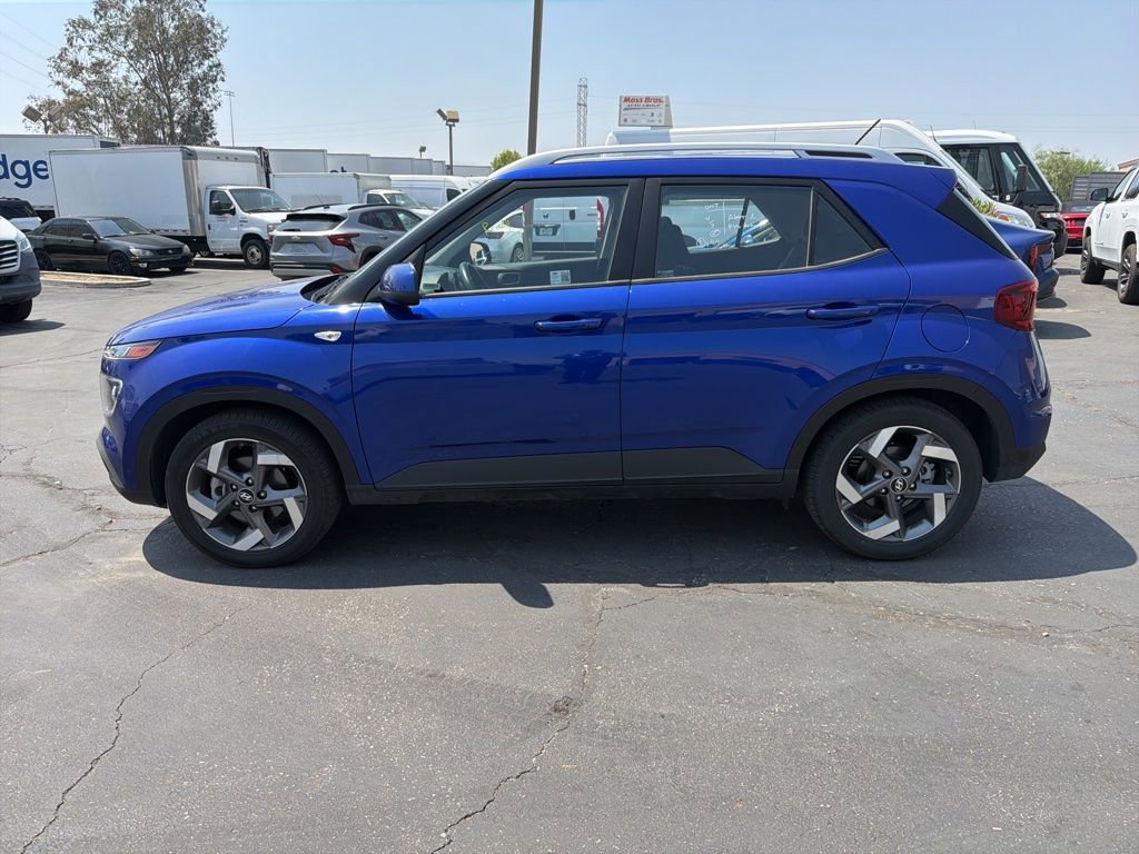 Used 2025 Hyundai Venue SEL image 2