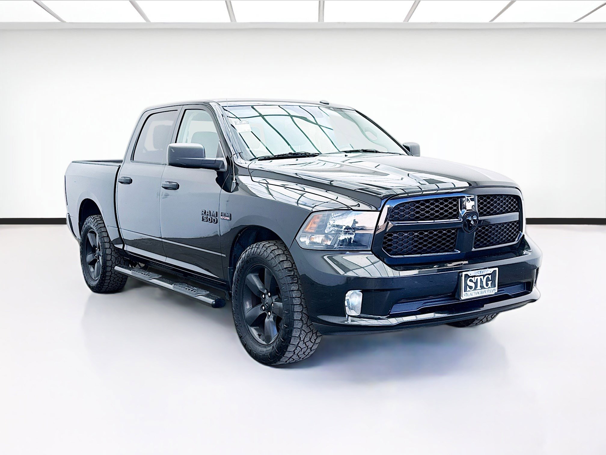 Used 2018 RAM 1500 Express w/ Black Ram 1500 Express Group image 3