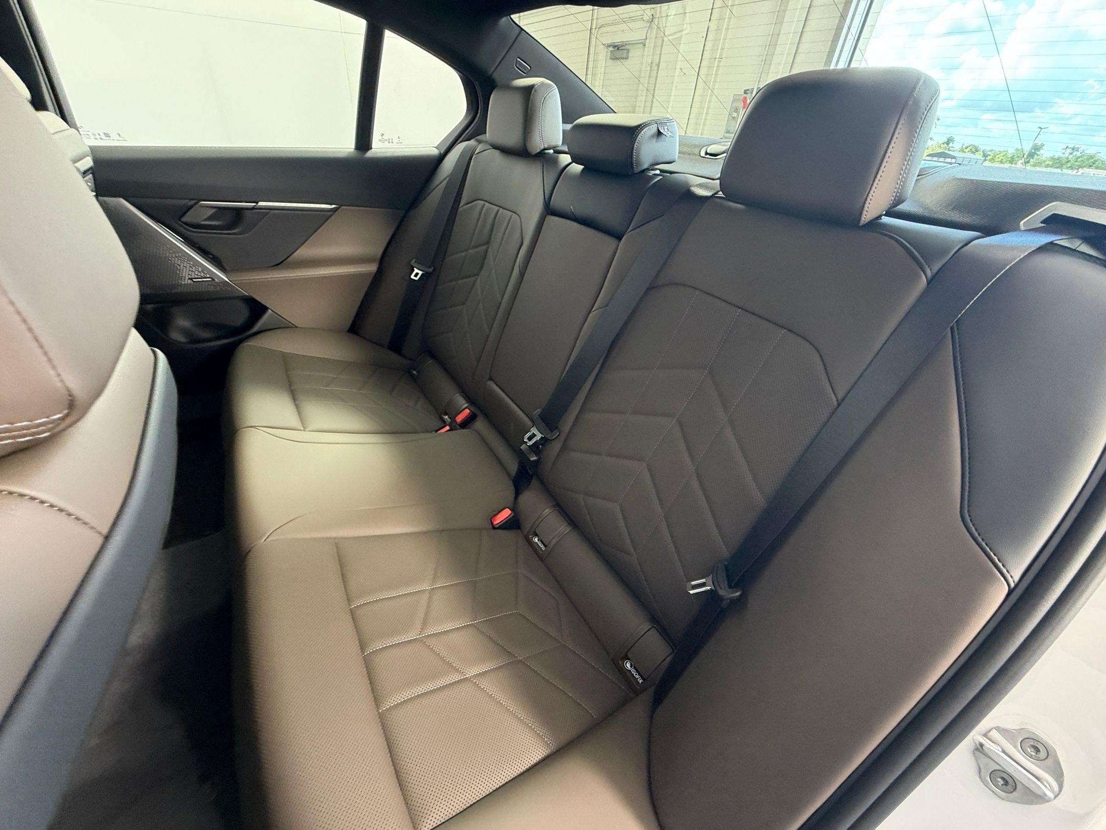 Used 2027 BMW i5 eDrive40 w/ Convenience Package RWD image 28