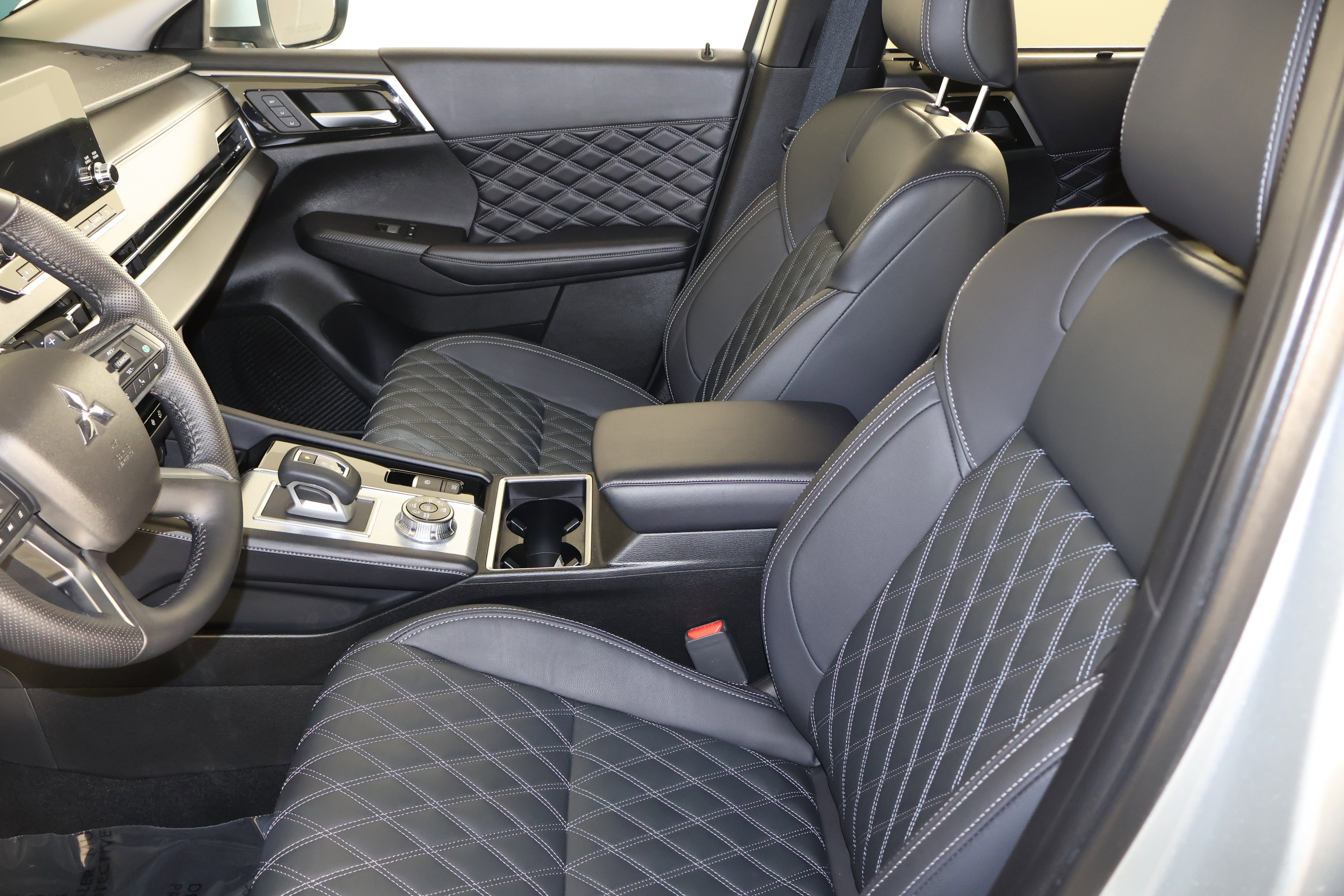 Used 2024 Mitsubishi Outlander SEL image 39