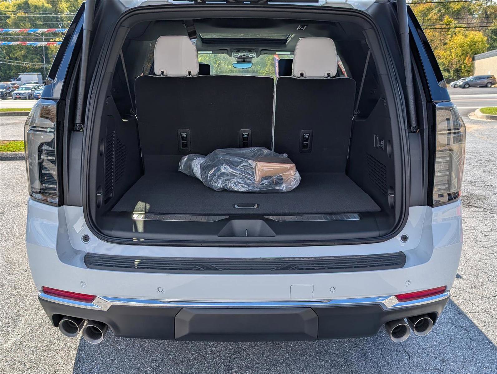 New 2026 Chevrolet Suburban Premier image 10