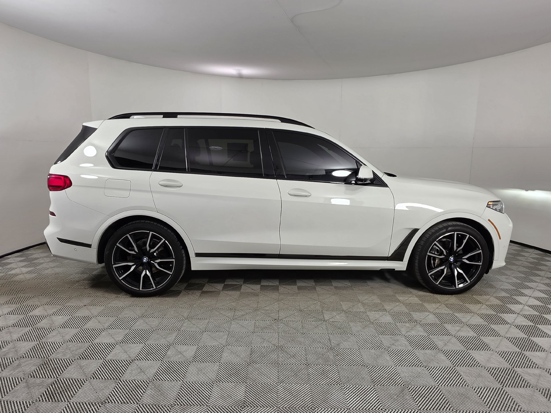 Used 2021 BMW X7 xDrive40i w/ M Sport Package AWD/4WD image 43