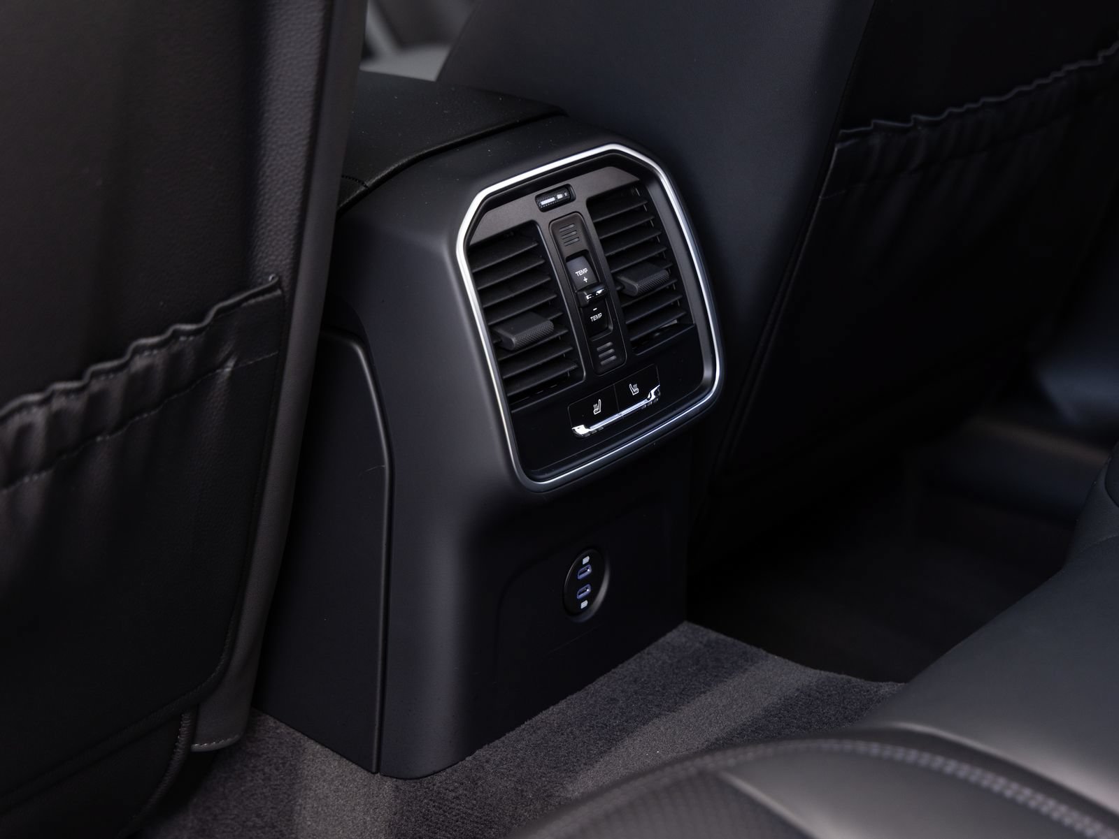 Certified 2026 Porsche Macan AWD/4WD image 27
