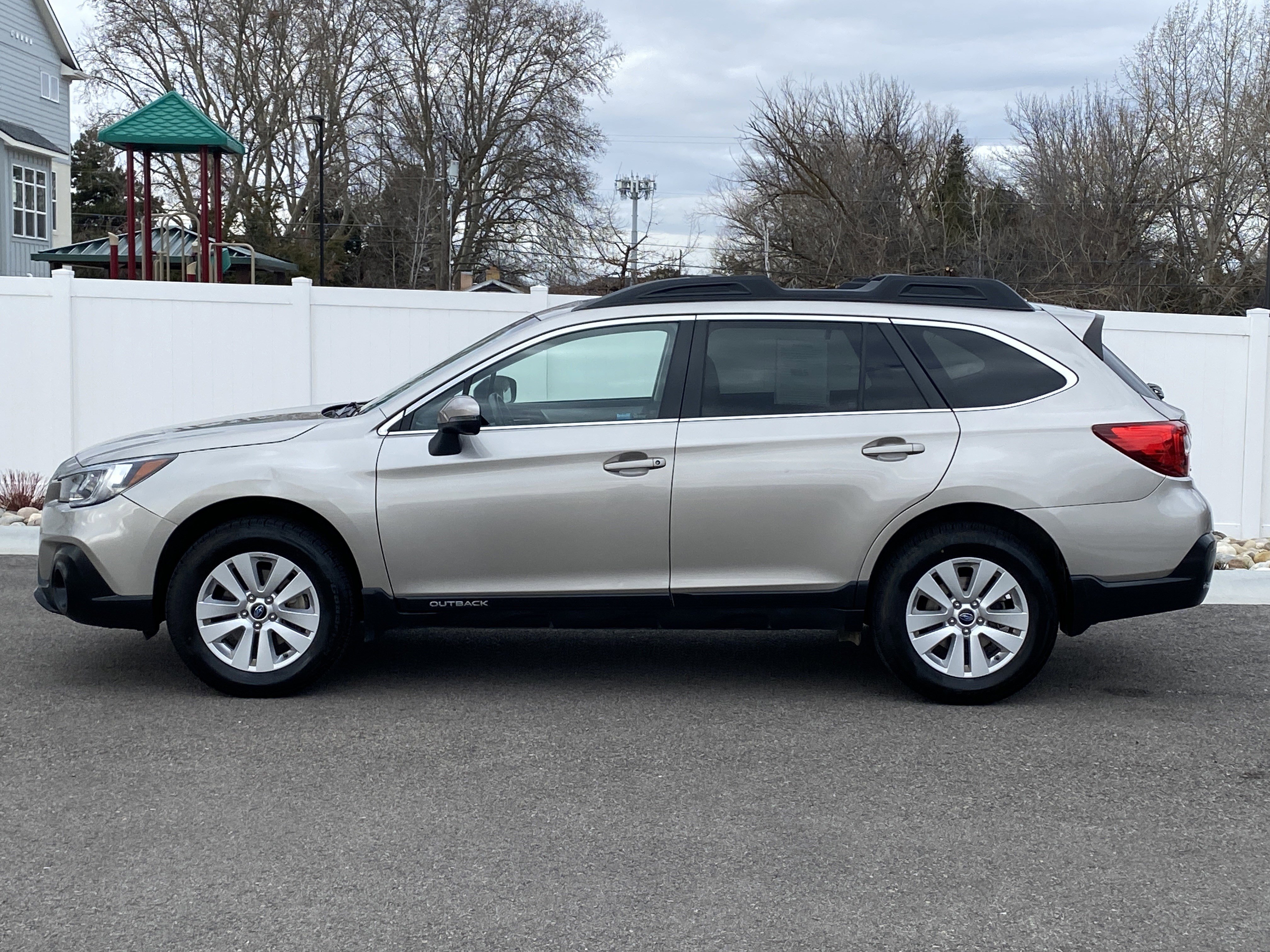 Used 2019 Subaru Outback 2.5i Premium w/ Popular Package #2 image 3