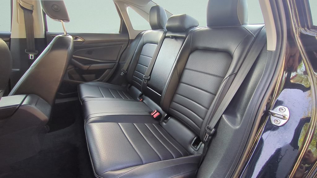 Used 2024 Volkswagen Jetta SE FWD image 9
