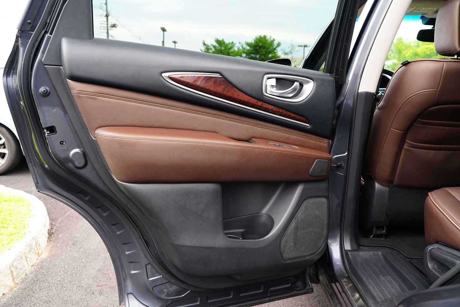 Used 2013 INFINITI JX35 AWD w/ Premium Pkg image 36